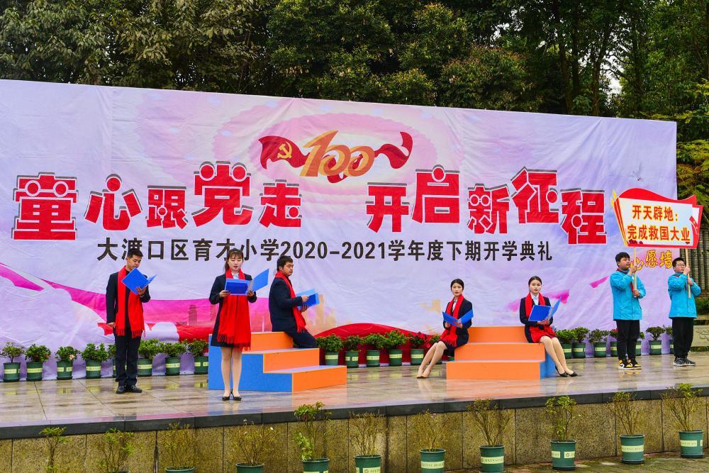 太空归来80天后 神十六乘组亮相